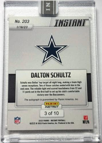 Dalton Schultz potpisao je izvlačenje u 2 rezultata Panini Instant Wild-Card auto kartica 203 - NFL autogramirane